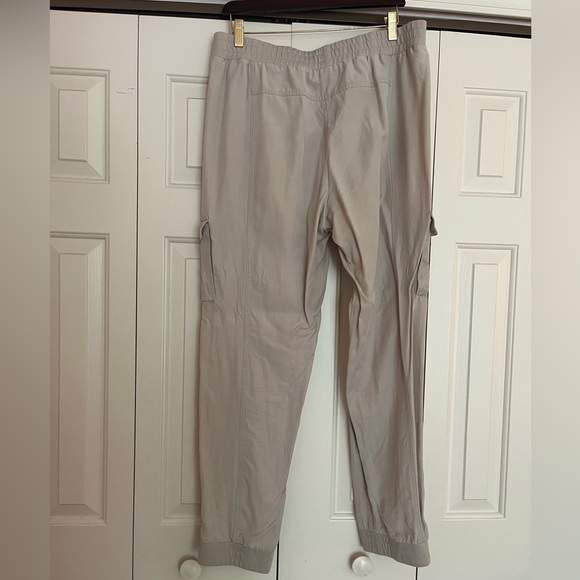 BCBG MAXAZRIA Cream Cargo Pants - Picture 2 of 4